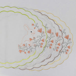 Juego de Manteles Individuales y Servilletas Ovalados de Lino con Bordado Lavable de Lujo, Diseño de Conejos y Flores, con Borde Festoneado, para Hogar y Bodas, Venta al por Mayor Personalizada - Product Image 3