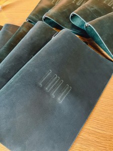 Porta Menús de Cuero Genuino de Lujo Clásico al por Mayor, Resistente al Agua, Ligero, para Restaurante LMC-0228 - Product Image 2