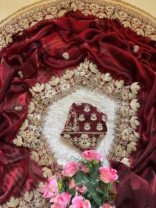 ผ้าไหมส่าหรีดีไซน์พิเศษ พร้อมเสื้อคลุมหรูหรา ทันสมัย สวยงาม โดดเด่น  แบบอินเดีย  สำหรับงานแต่งงาน  งานเลี้ยง  และโอกาสพิเศษต่างๆ สำหรับผู้หญิง - Product Image 4