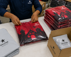 เสื้อฮู้ดดี้ฮาโลวีนพรีเมียม ลายกราฟิกสยองขวัญแบบกำหนดเอง ผู้ผลิตเสื้อสเวตเชิ้ตสั่งทำจำนวนมาก รับทำโลโก้แบรนด์ตามสั่ง - Product Image 5