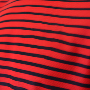 เสื้อฟุตบอลสั่งทำคุณภาพสูงแบบซับลิเมชั่น ชุดทีมฟุตบอล ระบายเหงื่อได้ดี ผลิตจากโพลีเอสเตอร์ OEM สำหรับสโมสรและการฝึกซ้อม - Product Image 4