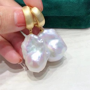 Nouvelles boucles d'oreilles baroques en perles d'eau douce populaires en Europe et en Amérique, bijoux de forme tendance - Product Image 3