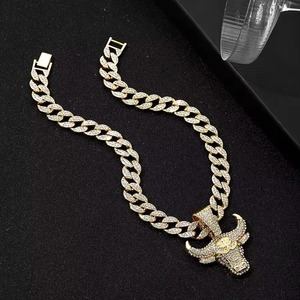 Collar Hiphop con Colgante de Cabeza de Toro con Incrustaciones de Moissanita, Bañado en Rodio, para Hombre - Product Image 3