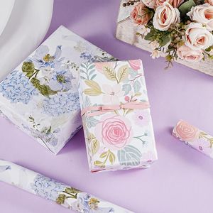 Rotolo di Carta da Regalo con Rose Rosa e Foglie Verdi, Elegante Confezione per Addio al Nubilato, Matrimonio e Anniversario per la Madre - Product Image 3