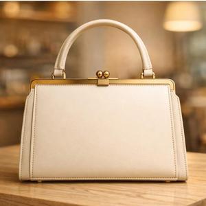 ce produit est semblable à un sac à main en cuir souple pour femme - Product Image 5