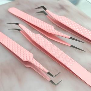 Pince à épiler rose pâle TEEJAY pour extensions de cils volumineuses – Prix de gros usine pour commandes en gros - Product Image 1