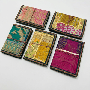 Eleve la imagen de su marca con nuestros cuadernos hechos a mano con tela de sari reciclada y ecológica, de estilo sostenible para todos. - Product Image 1
