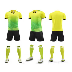 Ensemble d'uniformes de football compétitifs, kit de football personnalisé pour équipe, tenue de sport durable pour les performances de match - Product Image 2