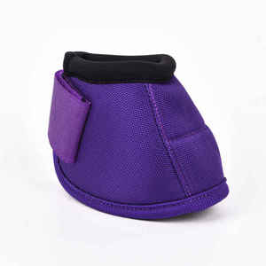 Protège-jambes pour chevaux en maille respirante violette avec sangle réglable pour la protection des jambes - Product Image 2