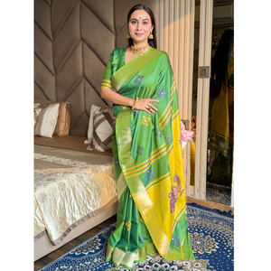 Sari en soie douce Mehendi Ikkat Patola avec motifs de paon Meenakari et bordure en zari doré pour les mariages - Product Image 6