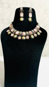 Ensemble collier et boucles d'oreilles plaqué or avec pierre rose Monalisa motif visage de soleil, bijoux de mode pour femme pour soirée - Product Image 2