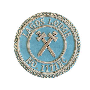 Badge de cérémonie provincial pour tablier, brodé, à coudre, avec épingle de sûreté intégrée et décoration de perles - Product Image 4