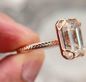 Anillo Solitario de Moissanita con Corte Esmeralda para Mujer, Plata 925 Original con Baño de Oro Rosa, Joyería Fina Premium, Regalo para Ella - Product Image 4
