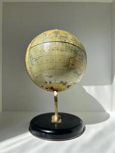 Globe terrestre artisanal en métal minimaliste avec design sphérique haut de gamme et finition nickel brossé pour les projets de design d'intérieur moderne - Product Image 2