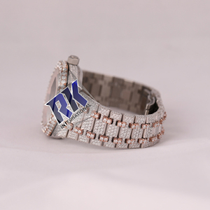 Montre de luxe entièrement sertie de diamants Moissanite, finition or rose et argent - Product Image 4