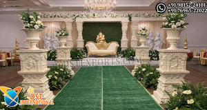 Decoración Divina para Escenario de Boda con Estatua de Shiva, Mandap Hindú Tradicional Tallado en Blanco Estilo Templo con Paneles en Relieve de Radha Krishna - Product Image 6
