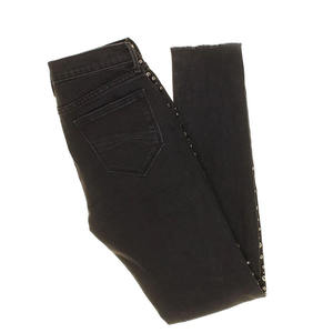 Jeans ajustados negros para mujer con adornos laterales elegantes y dobladillo sin rematar, de cintura alta, elásticos, de mezclilla perlada. - Product Image 4