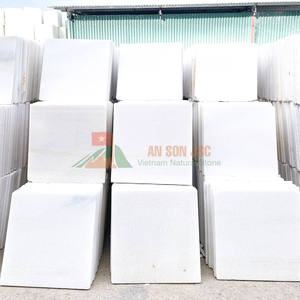 Carreaux de marbre blanc pur naturel, finition polie de luxe, pour revêtement de sol et pavage, idéal pour la conception intérieure des hôtels, villas et complexes hôteliers. - Product Image 4