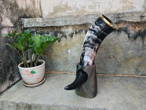 Corne à boire ronde polie en corne de bœuf, faite à la main, écologique et moderne, avec motif marbré - Emballage cadeau pour fête et célébration - Product Image 4