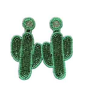 Boucles d'oreilles perlées pour enseignants ou boucles d'oreilles pendantes en forme de crayon Apple. Boucles d'oreilles hobo faites à la main, colorées, à longues pampilles, en perles de rocaille, motif plante. - Product Image 5