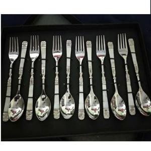 Juego de cubiertos de metal de calidad superior con acabado dorado para uso en catering, utensilios de cocina de alta gama a un precio económico. - Product Image 3
