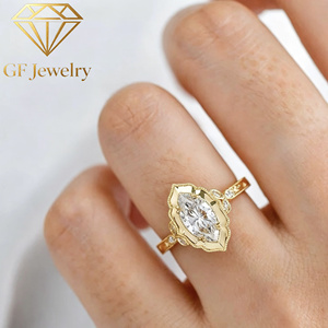 Anillo de compromiso y boda solitario de oro amarillo de 14K con diamante de laboratorio de corte marquesa, estilo vintage con milgrain, halo de encaje y pavé de piedras laterales - Product Image 2