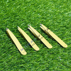 Pince à épiler en acier inoxydable personnalisée à marque privée, à pointe inclinée, pour l'épilation et la mise en forme précise des sourcils - Product Image 1