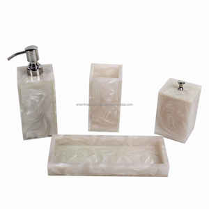 Juegos de baño de resina acrílica elegantes y elegantes hechos a mano con durabilidad Decoración única para su hogar Decoración de baño vibrante - Product Image 4