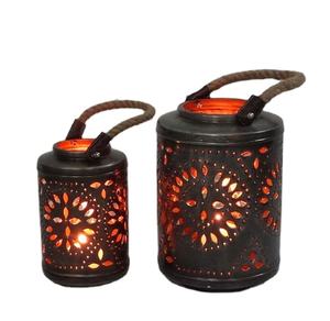 Premium Fancy Hot Home Party Wedding Decor Hollow Geometric Wire Iron Candlestick Holder Venta al por mayor Metal Art Tea Light Lantern C - Product Image 1