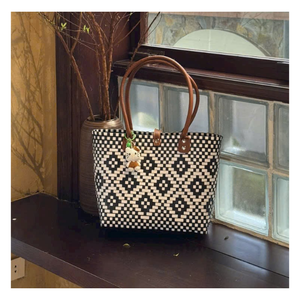 Cesta de Almacenamiento Impermeable de Lujo Tejida Estilo Francés de Moda, Bolso de Plástico Hueco en Stock para Mujer con Dos Correas de Hombro para Vacaciones en la Playa - Product Image 1