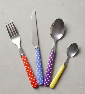 Ensemble de couverts colorés à pois avec poignée, en acier inoxydable, pour le camping et l'usage quotidien, compatibles lave-vaisselle - Product Image 1