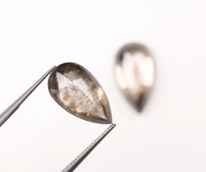 Par de Diamantes de Laboratorio con Corte Pera Sal y Pimienta de 5.40 Ct, Cabujón, Perforados con Láser, Diamantes Cultivados en Laboratorio, Diamantes Sueltos Personalizados Sal y Pimienta - Product Image 5