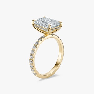 Anillo de compromiso de oro amarillo de 14 quilates con diamante de corte esmeralda cultivado en laboratorio, halo oculto y micro pavé para mujer - Product Image 2