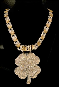 Colgante personalizado de hip hop con diseño de trébol, chapado en oro de 18k sobre plata 925, con incrustaciones de moissanita VVS que pasa la prueba del diamante. - Product Image 2