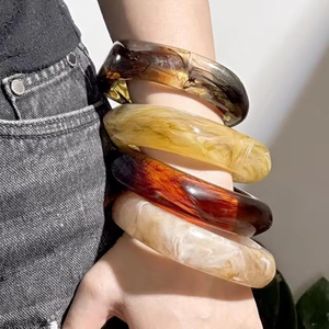 กำไลข้อมือเรซิ่นทำมือ FAIZA CRAFT หลากสีทรงกลม เครื่องประดับแฟชั่น ของขวัญสำหรับเธอ FC-7159 - Product Image 1