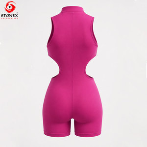 Mono Deportivo Ajustado Sin Mangas de Cuello Alto Rosa para Mujer de Stonex Enterprises con Cremallera Falsa y Aberturas Laterales - Product Image 4
