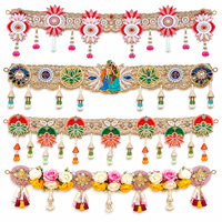 Toran décoratif à suspendre à la porte avec motifs floraux brodés, pompons perlés et décorations festives pour la porte principale