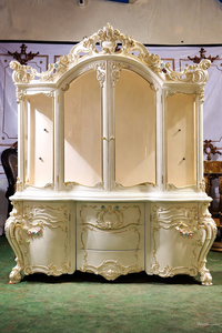 Vitrina de Curiosidades Royal Golden, Mueble Clásico de Madera Tallada en Oro, Vitrina de Madera de Lujo Hecha a Mano con Almacenamiento, Houston - Product Image 6