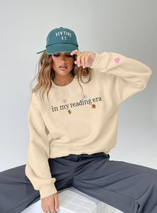เสื้อสเวตเชิ้ตคอกลมโอเวอร์ไซส์พิมพ์ลายผ้าฝ้ายยูนิเซ็กซ์ทรงปกติสำหรับฤดูใบไม้ผลิ ยี่ห้อ In My Reading Era - Product Image 5
