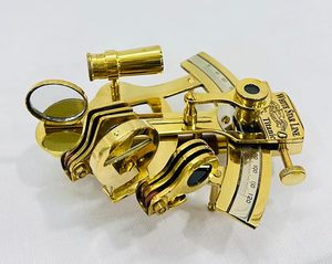 Sextant artisanal en laiton poli, plaqué or, style antique moderne, instrument de navigation maritime vintage, nautique - Product Image 3