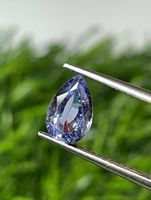 Zafiro azul natural tallado en forma de pera, piedra de color azul claro. Zafiro calentado. Zafiro azul certificado.
