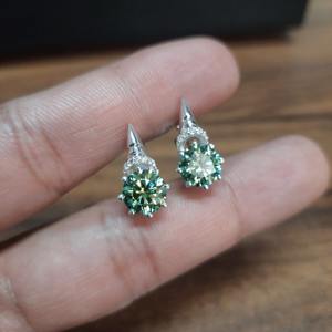 ต่างหูเพชรโมอิสซาไนต์ทรงกลมสีเขียวอมฟ้า งานแฮนด์เมด ทำจากเงินแท้ 925 ประดับเพชรระยิบระยับ ราคาประหยัด - Product Image 1