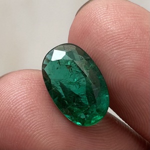 Piedra Preciosa de Esmeralda Zambiana Natural de 2.90 Quilates, Corte Ovalado Verde Intenso, Facetada, Suelta, para Joyería - Product Image 1
