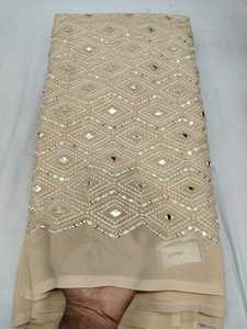 Sari de georgette sintética premium con bordado de espejo, ropa de fiesta con bordados elaborados, ropa étnica de diseñador para bodas y festividades, proveedor mayorista. - Product Image 5