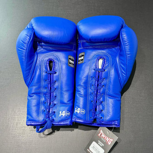 Guantes de boxeo Twins de primera calidad, hechos a medida con cuero de vaca genuino para entrenamiento de sparring, Muay Thai y Kickboxing. - Product Image 3