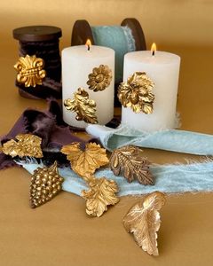 Portavelas con Diseño de Follaje Chapado en Oro, Hechos a Mano, Adornos Decorativos para Mesa, Paquete de Varias Piezas, Diseño Tradicional - Product Image 1