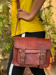 กระเป๋าสะพายข้างหนังแท้วินเทจทำด้วยมือสีดำ - Product Image 2