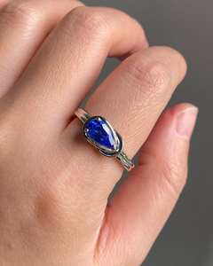 Bague Solitaire Saphir Bleu 1,50 CTW, Coupe Poire Est-Ouest, Zircon Cubique, Bague de Fiançailles en Or Massif 14K, Bague de Promesse pour Femme - Product Image 1