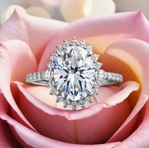 Anillo Solitario Ovalado de Moissanita con Engaste de Garra en Plata 925 Bañada en Oro Rosa y Oro de 14K, Anillo de Compromiso y Promesa de Lujo - Product Image 1