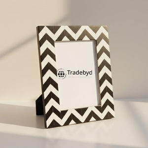 Marco de Fotos Vintage Creativo con Incrustaciones de Hueso Hecho a Mano de Primera Calidad por Tradebyd - Product Image 1